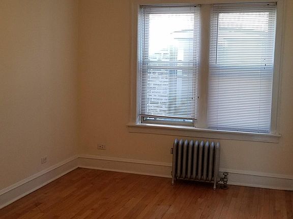 4th image of 4932 N Winthrop Ave APT 3