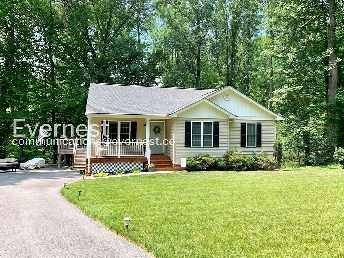 3 bed, 2.0 bath, 1196 sqft, $2,295 — Photo 2