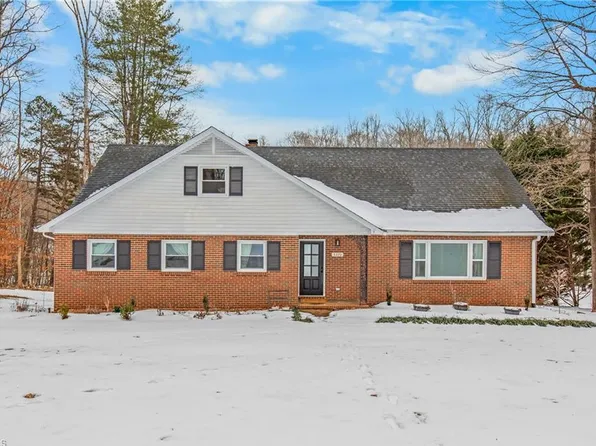 5370 Palisade Dr, Pfafftown, NC 27040