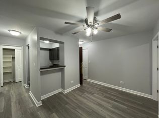 1040 Hollywood, Chicago, IL 60660