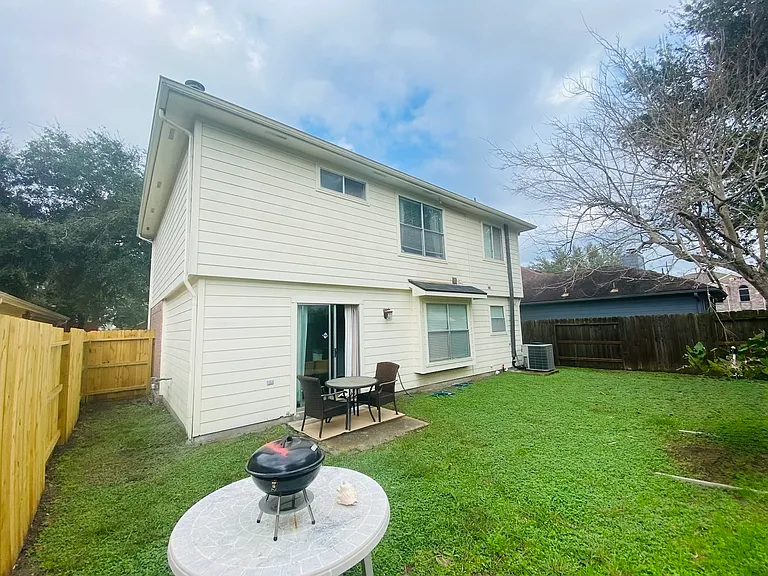Sage Place Dr — Photo 3