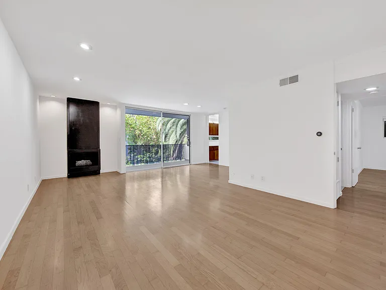 1147 N Clark St #206 — Photo 3