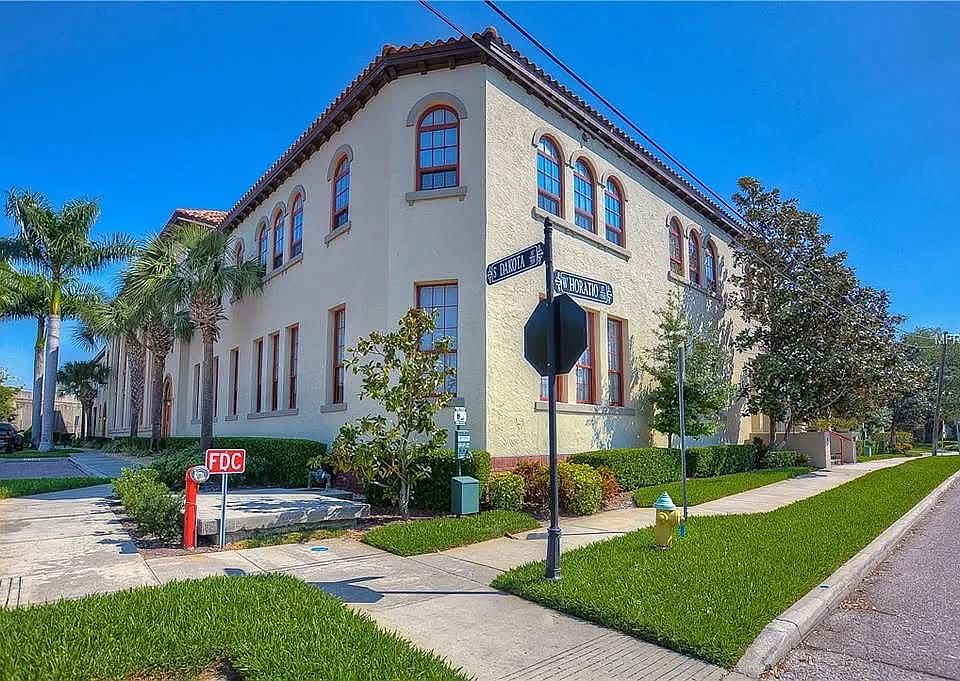 1st image of 1501 W Horatio St APT 105