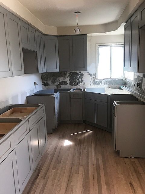 2nd image of 206 W Atara St