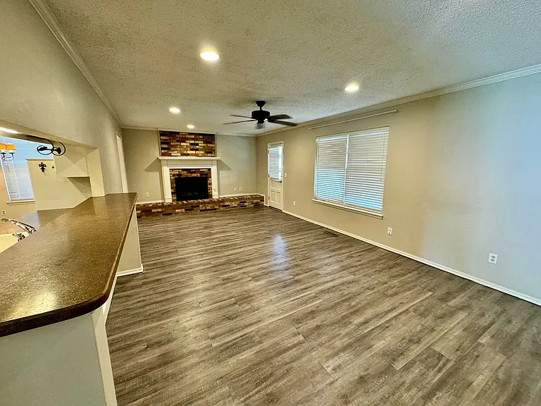 721 Willow Run — Photo 3