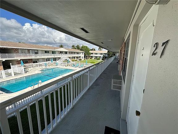 3rd image of 3851 NE 21st Ave APT 27