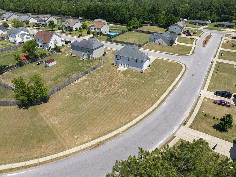 121 Feathers Ln — Photo 33