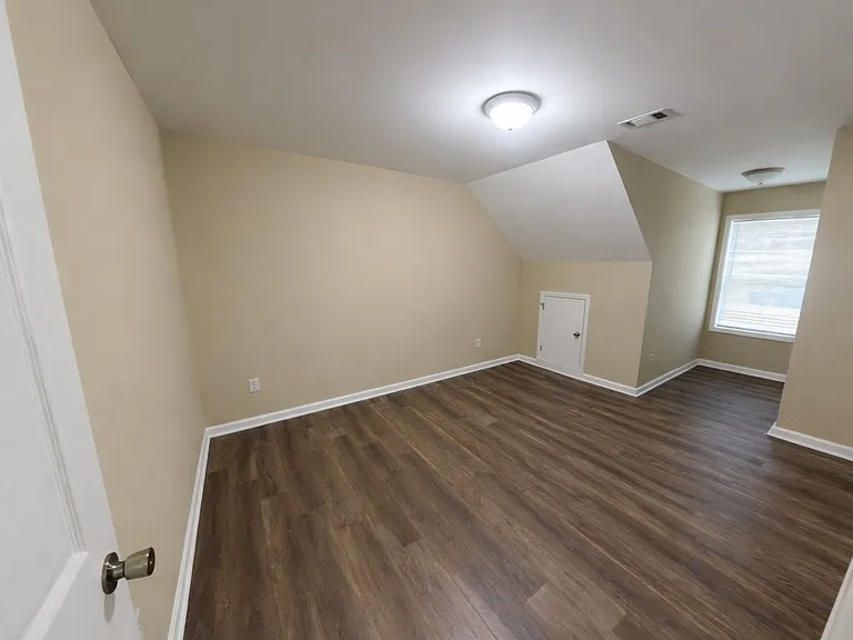 182 N Burson Ave — Photo 10