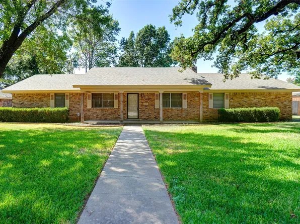 1704 Boston Ave, Bridgeport, TX 76426