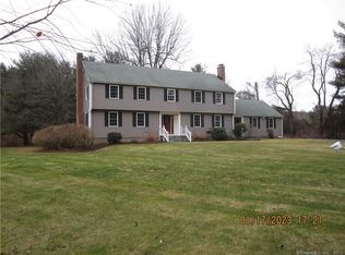 169 Old Farms Rd, Simsbury, CT 06070