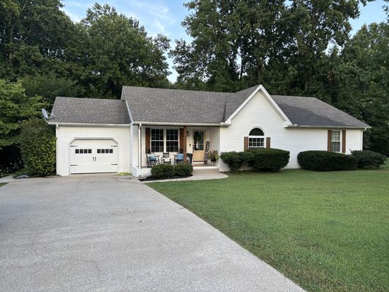 580 Fox Run Ln, Lafayette, TN 37083