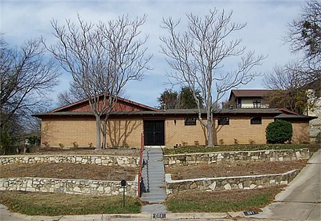 1st image of 601 Blue Lake Dr