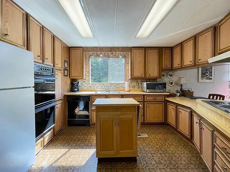 121 Ivy Ln — Photo 17