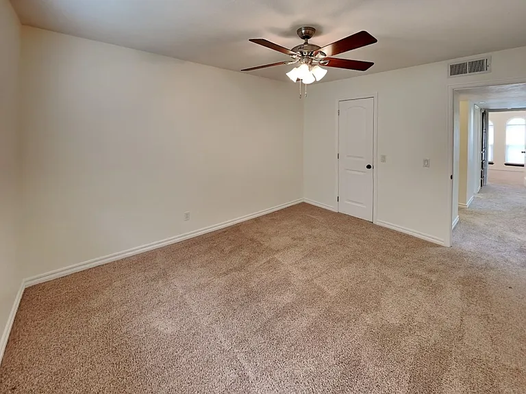 908 East Dr — Photo 17