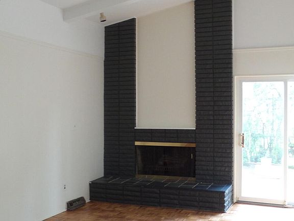 4th image of 18165 Adrian St
