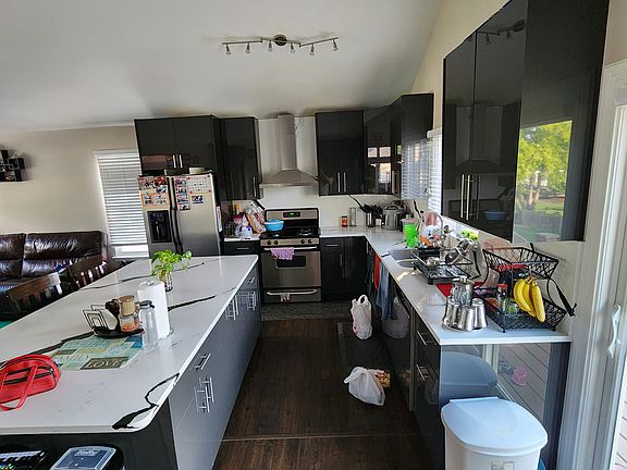 4th image of 302 Barton Ct