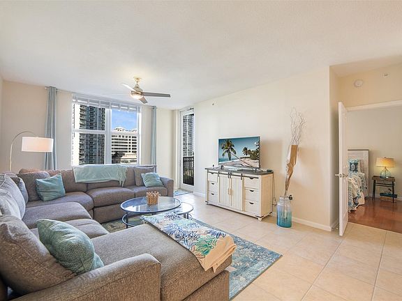 4th image of 511 SE 5th Avenue #922