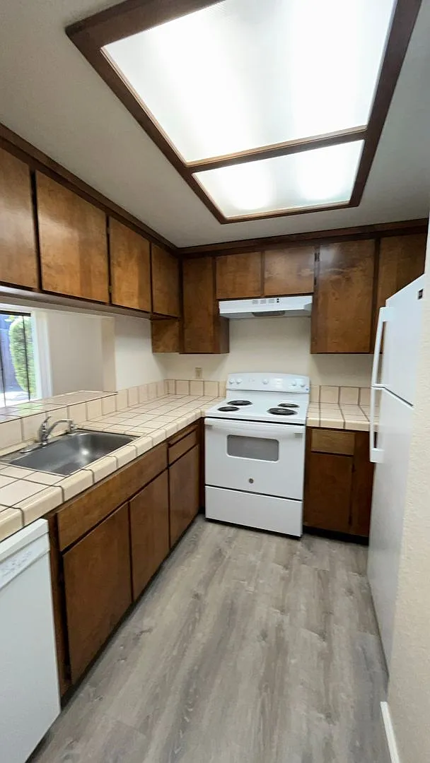1551 Highland Drive — Photo 2