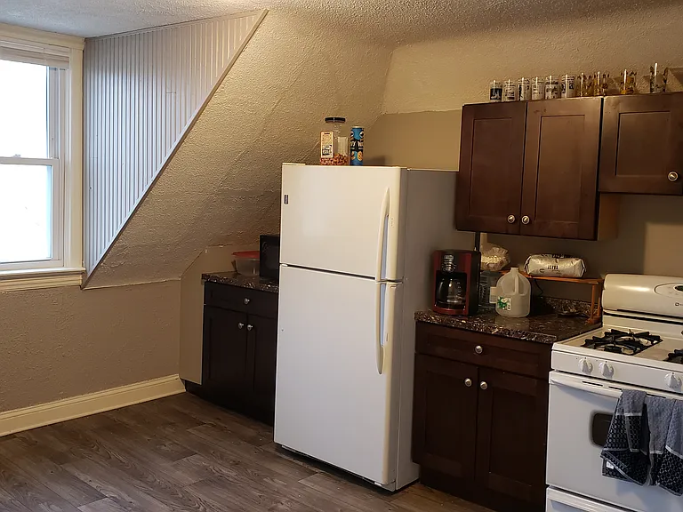 137 4th Ave S #2 — Photo 11