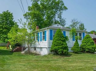 33 Mountain Ave, Cedar Knolls, NJ 07927