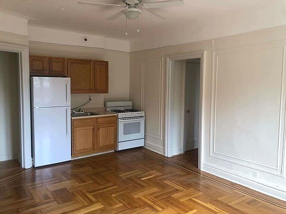 2nd image of 261 Seaman Ave #F8
