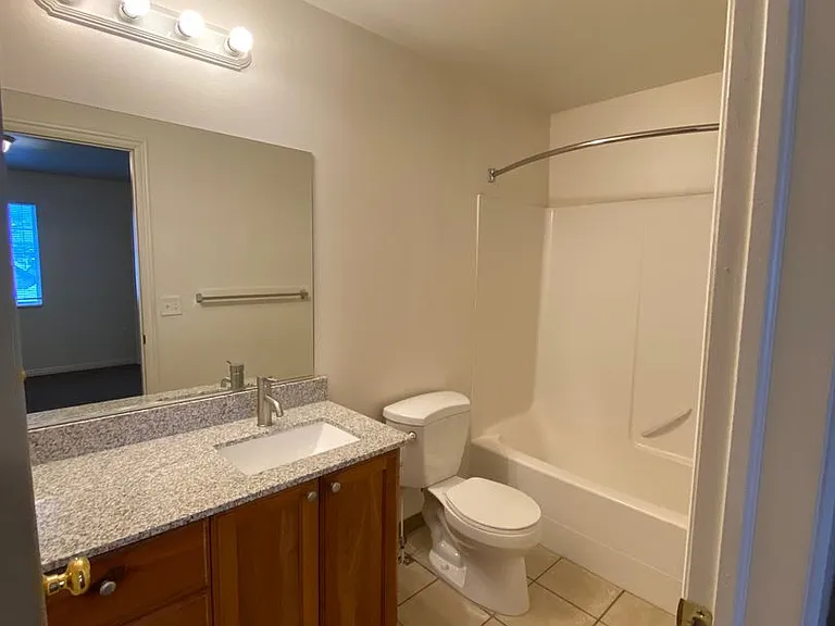 1693 N 400 W — Photo 11
