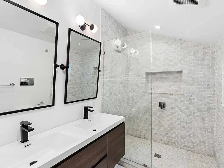 392 N Magee St — Photo 9