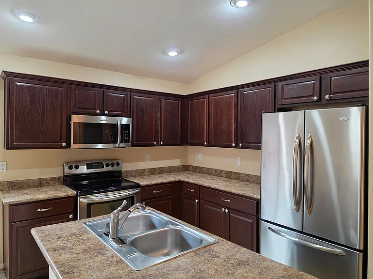 7805 S 48th Ln — Photo 19