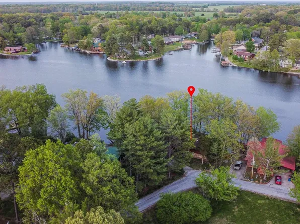 150 Mundell Dr, Benton, IL 62812