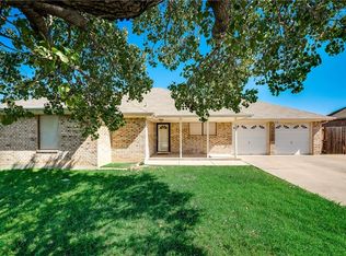 520 Oak Lk, Lake Dallas, TX 75065