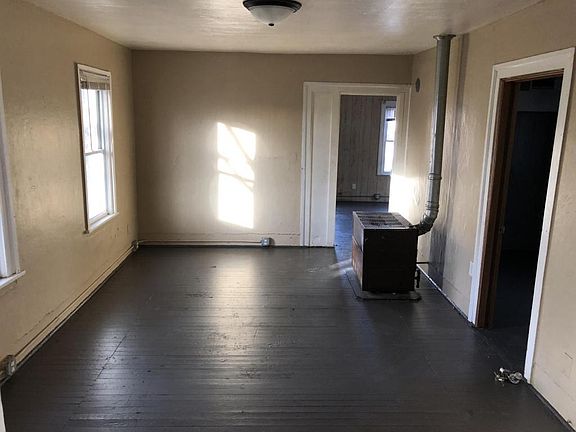 3rd image of 616 Bates St Se Grand Rapids Mi #49503