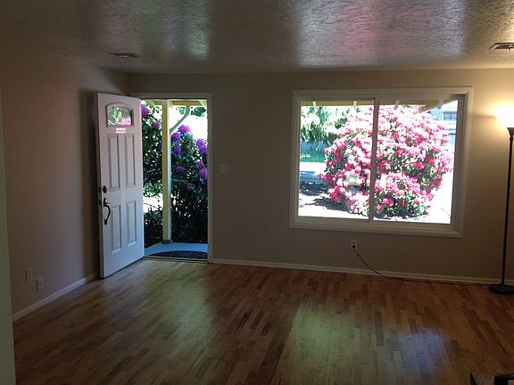 LR Looking to Front Yard