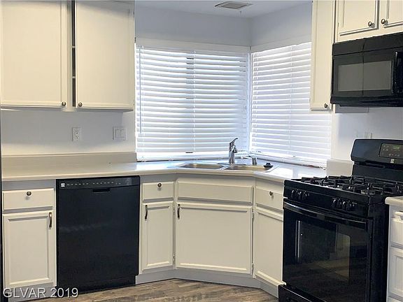 3rd image of 2624 Sidonia Ave