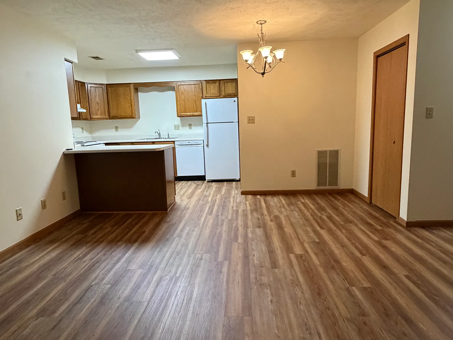 2 bed, 950 sqft, $1,100 — Photo 3
