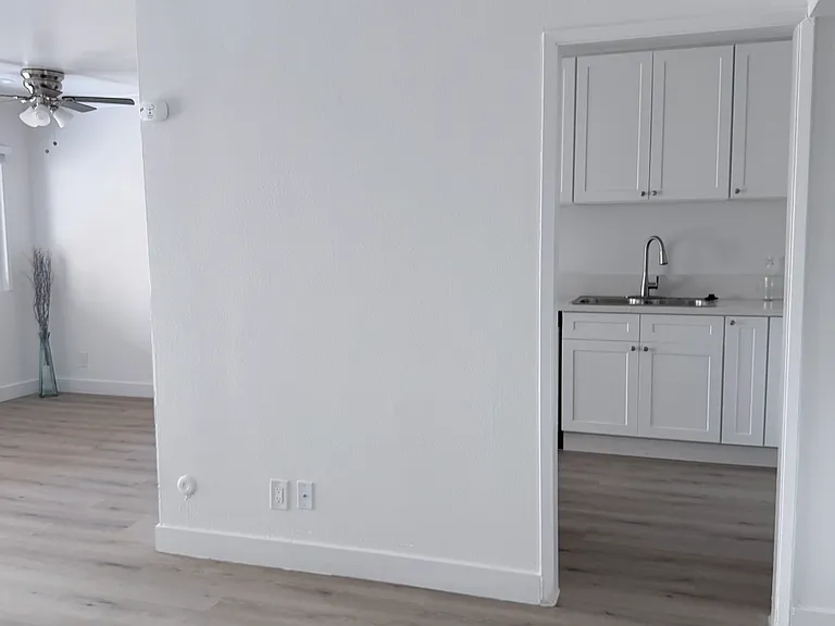 8512 Balboa Blvd #11 — Photo 11