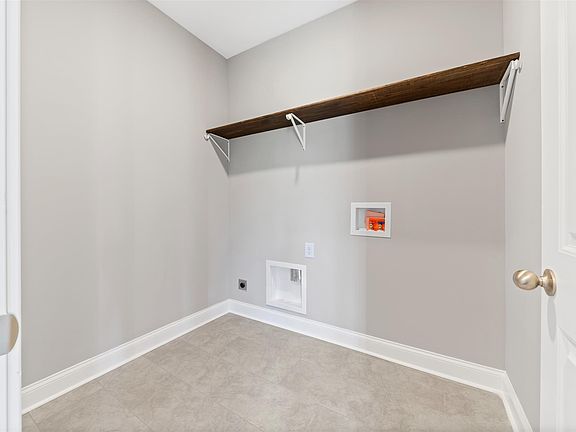 5th image of 62 Woodford Ests Lot 62