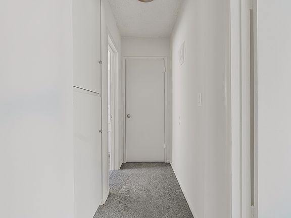 5th image of 808 Glenway Dr APT 9