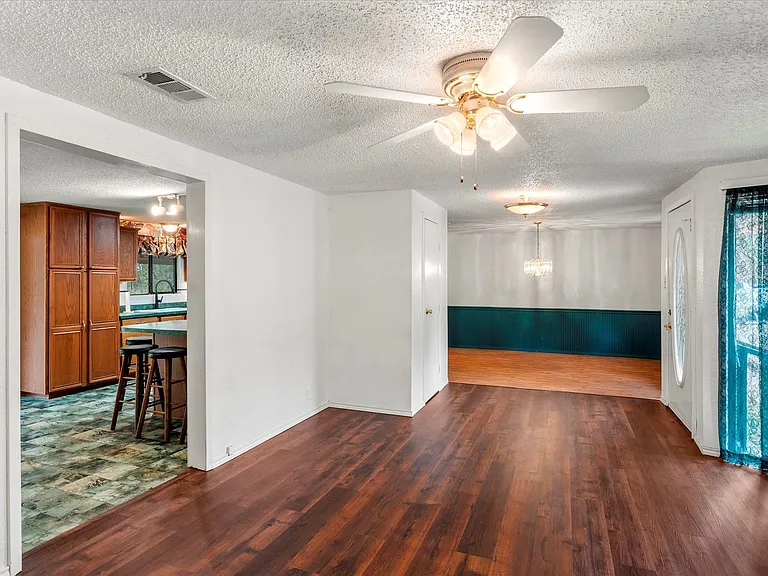 602 Legendary Ln — Photo 8