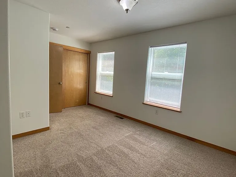 998 W 8th Pl — Photo 11