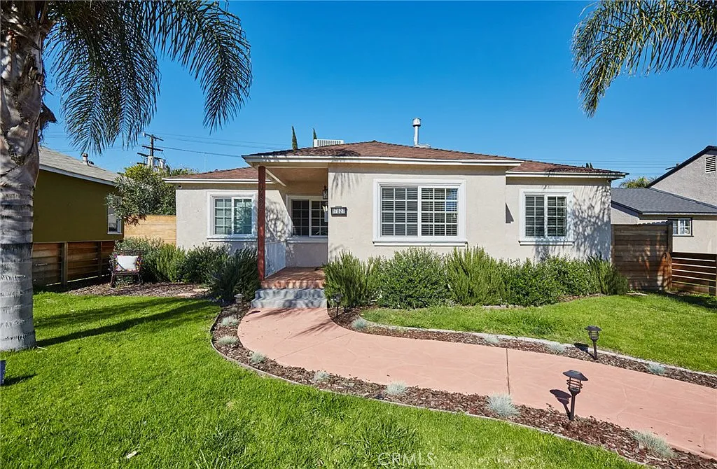 Building Photo - 17827 Burbank Blvd