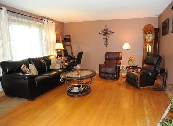 3rd image of 19 Circle Dr
