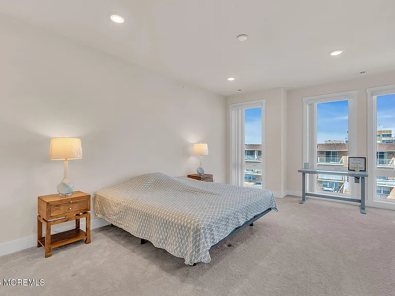 1403 N Kingsley St #210 — Photo 26