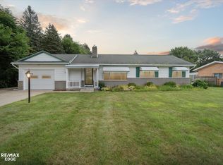 5064 Woodhaven Dr, Flint, MI 48504