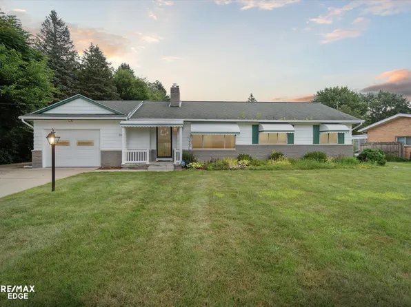 5064 Woodhaven Dr, Flint, MI 48504