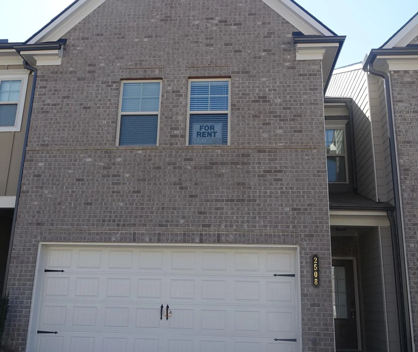 3 bed, 2.5 bath, 1850 sqft, $2,300 — Photo 2