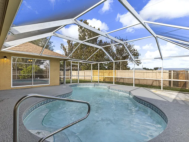 2141 SW Bayshore Blvd — Photo 33