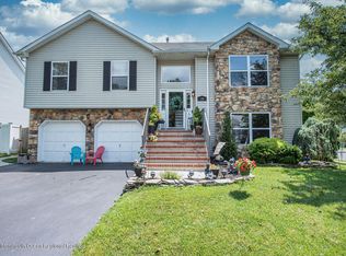 29 Sally St, Howell, NJ 07731