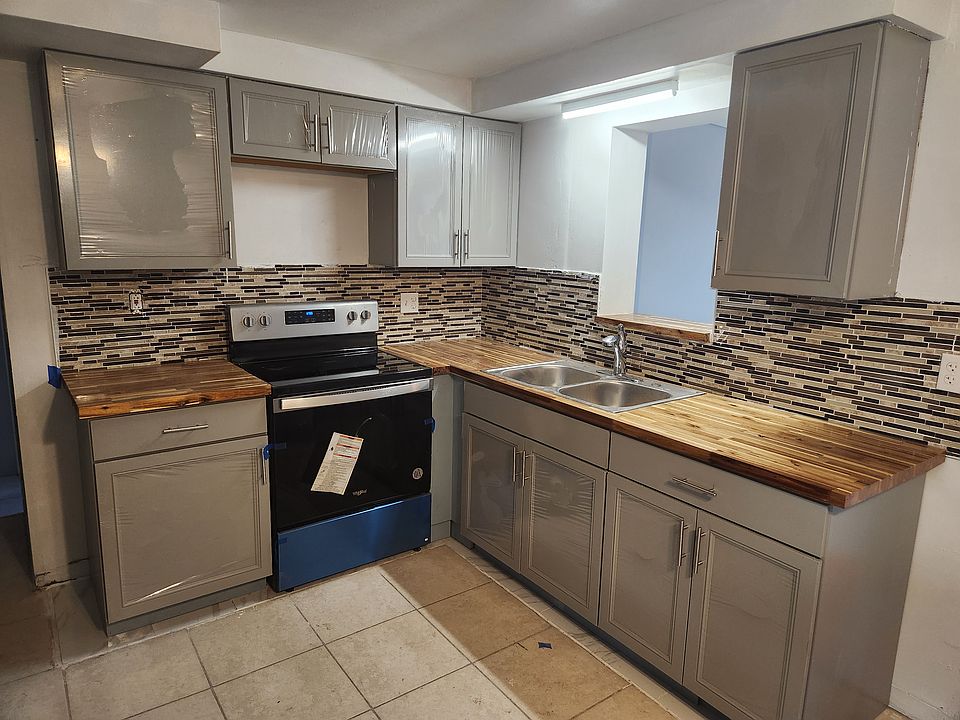 1st image of 4840 Briar Hill Ct