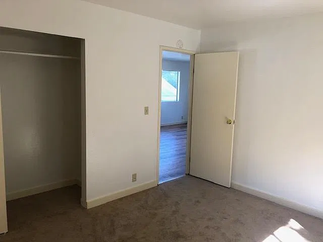 2 bed, 700 sqft, $1,400 — Photo 4