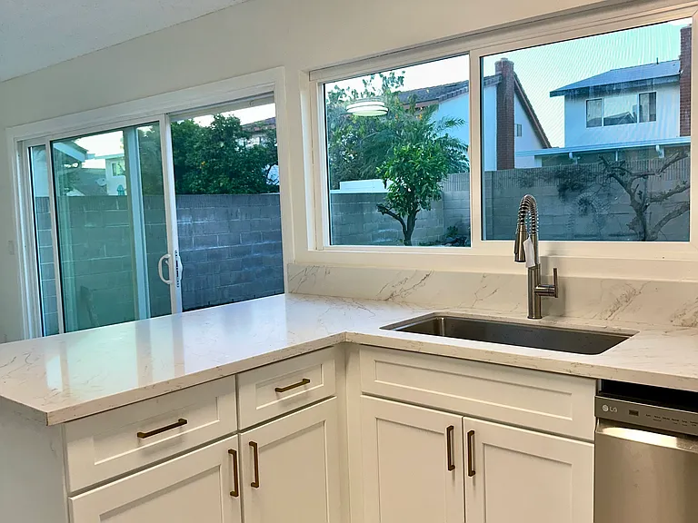 Wide peninsula kitchen counter